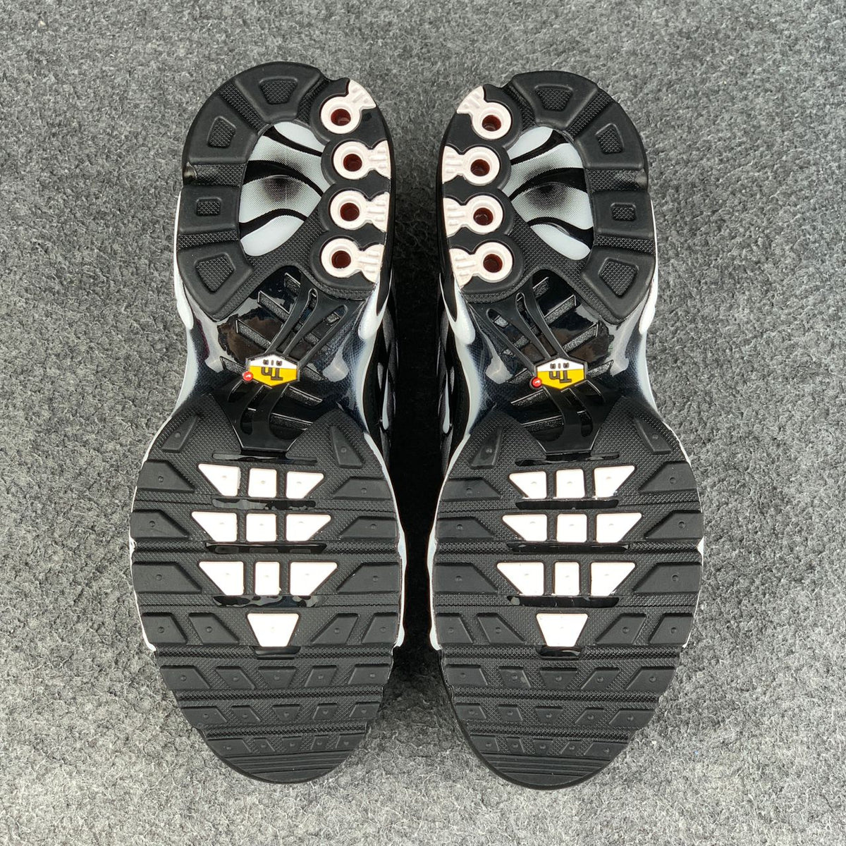 Air Max Plus 'Black Metallic Silver'