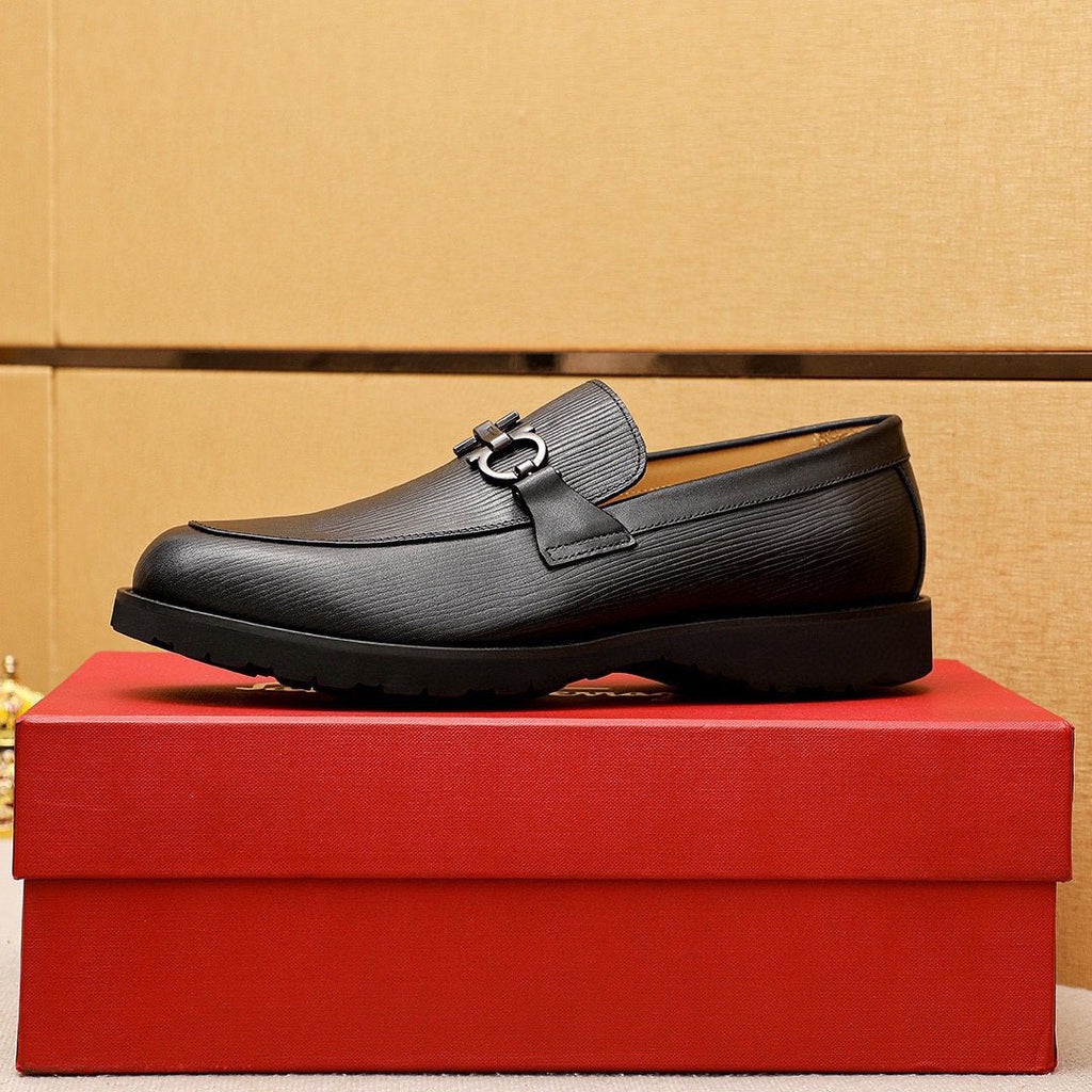 Ferragamo Men's Black Textured Bit Loafers - Rounded Toe
