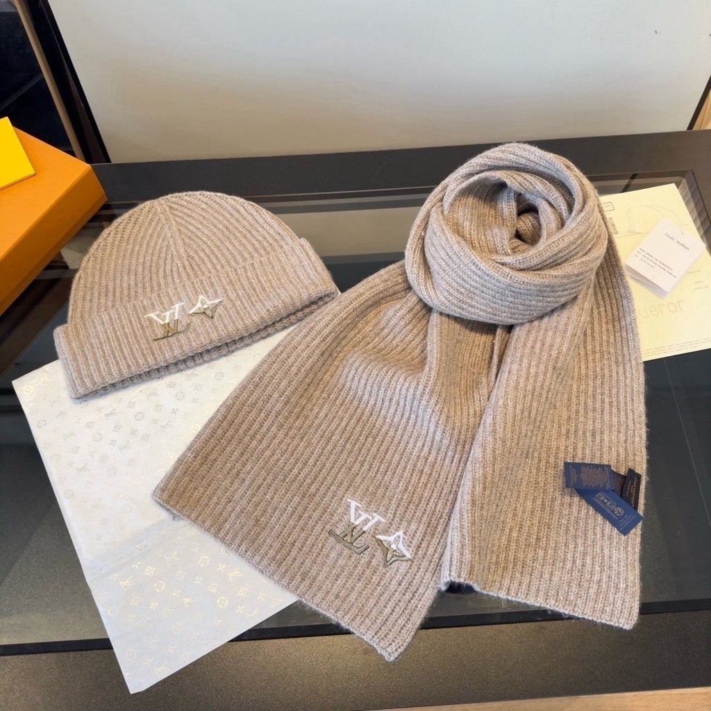 Louis Vuitton Rib-Knit Beanie & Scarf Set