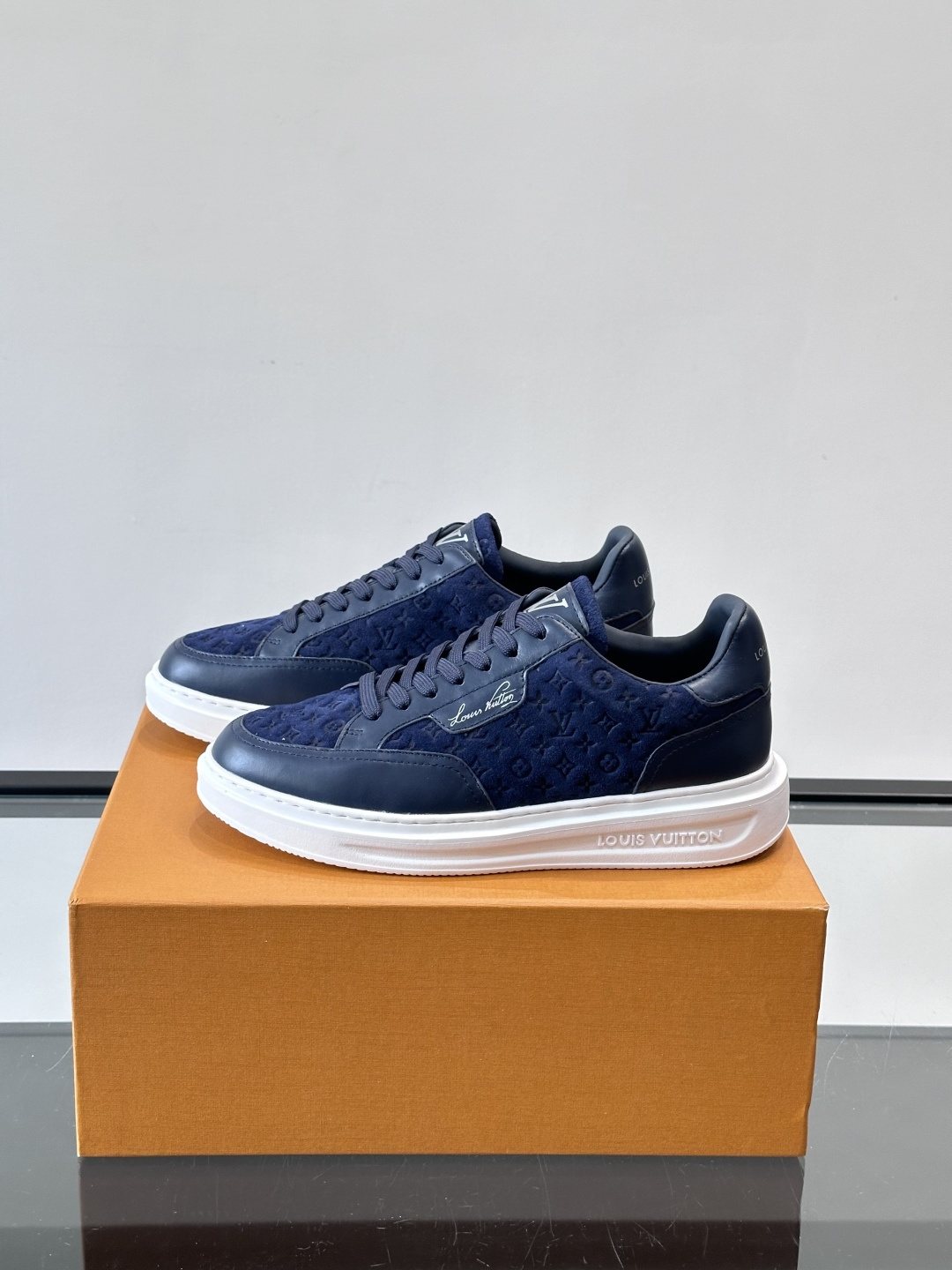 Louis Vuitton Embossed Low-Top Sneakers - Embossed Patterned Leather And Suede Upper