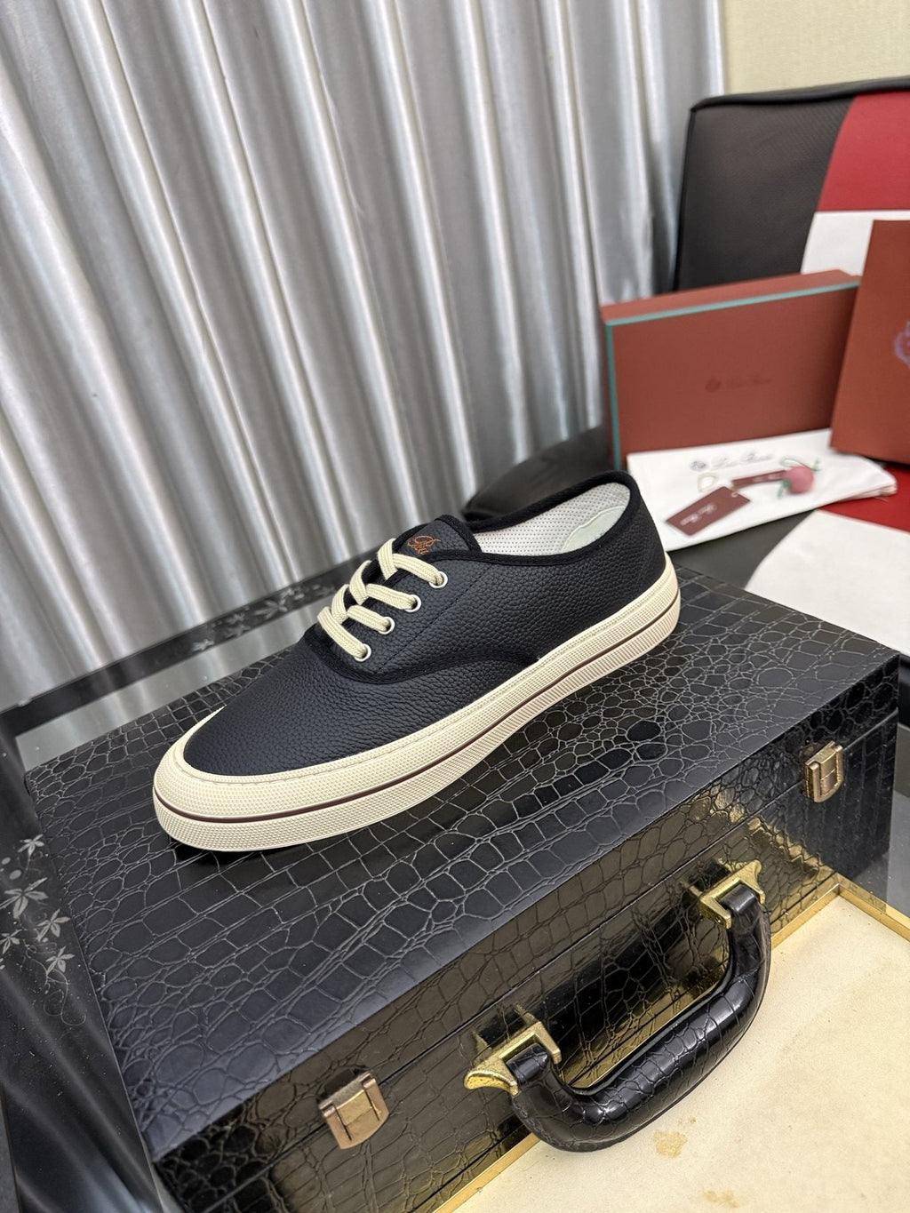 Men's Low-Top Lace-Up Casual Shoes